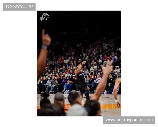 太阳复仇雷霆，布克0.7秒绝杀轰24分9助攻